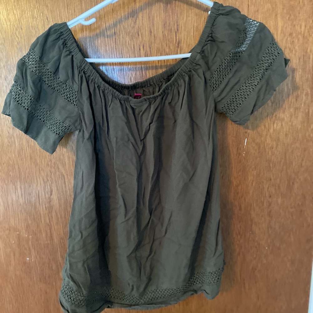 Women’s green off the shoulders shirt. Hardly worn